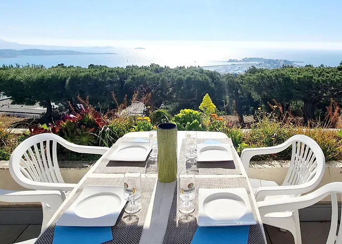 Vue Mer Panoramique Et Piscine