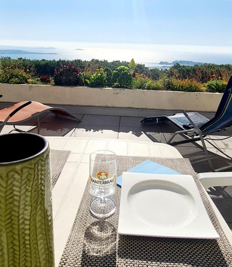Vue Panoramique Et Piscine * Bandol